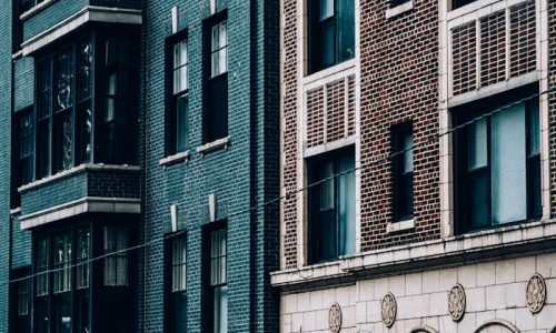 black-and-gray-concrete-building-2556001